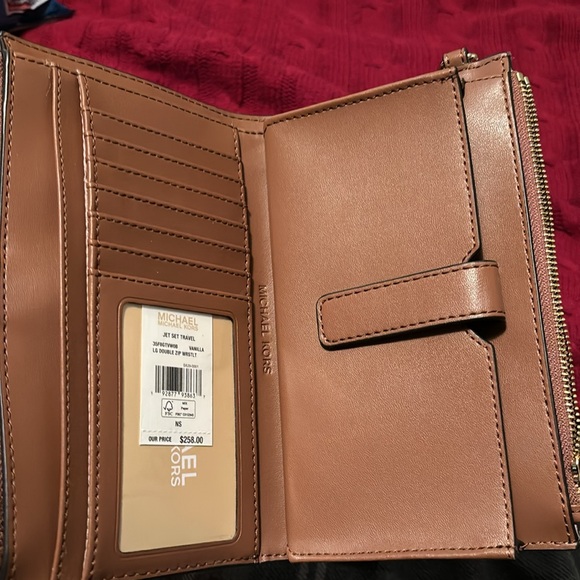 Michael Kors Jetset Wallet/Wristlet - Picture 3 of 5